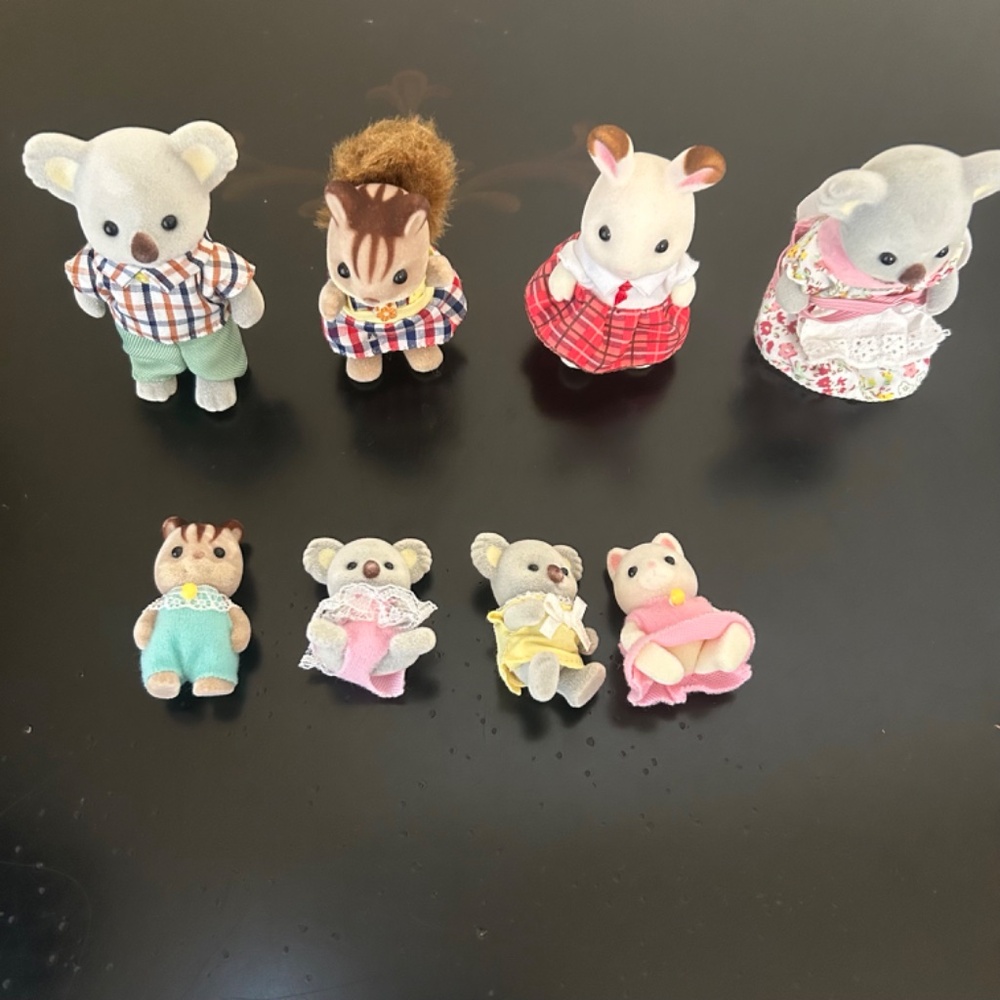 Calico Critter Family Epoch Lively Tree with Family - Picture 9 of 12